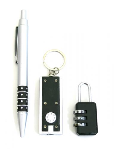 Набор подарочный: ручка, брелок с фонариком и замок для чемодана