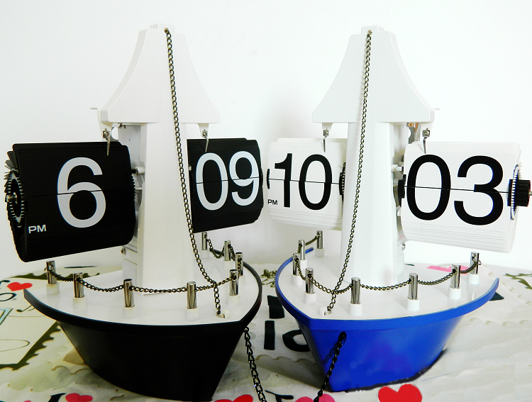 Часы настольные с перекидным циферблатом Flip Clock "Корабль"