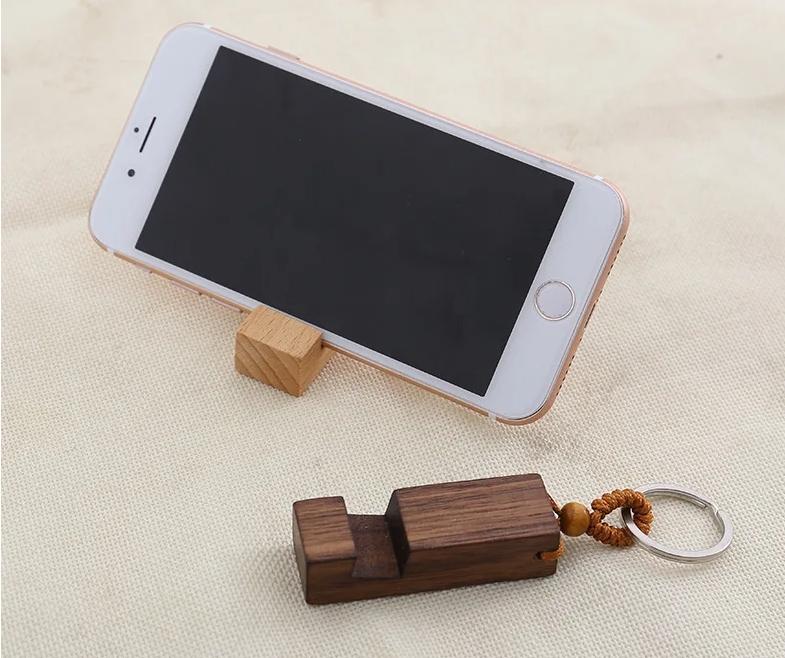 Брелок-подставка для телефона 2 в 1 деревянная темная