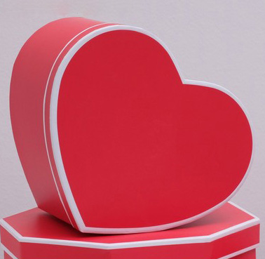 Коробка подарочная красная "Сердце",20*13,5 см