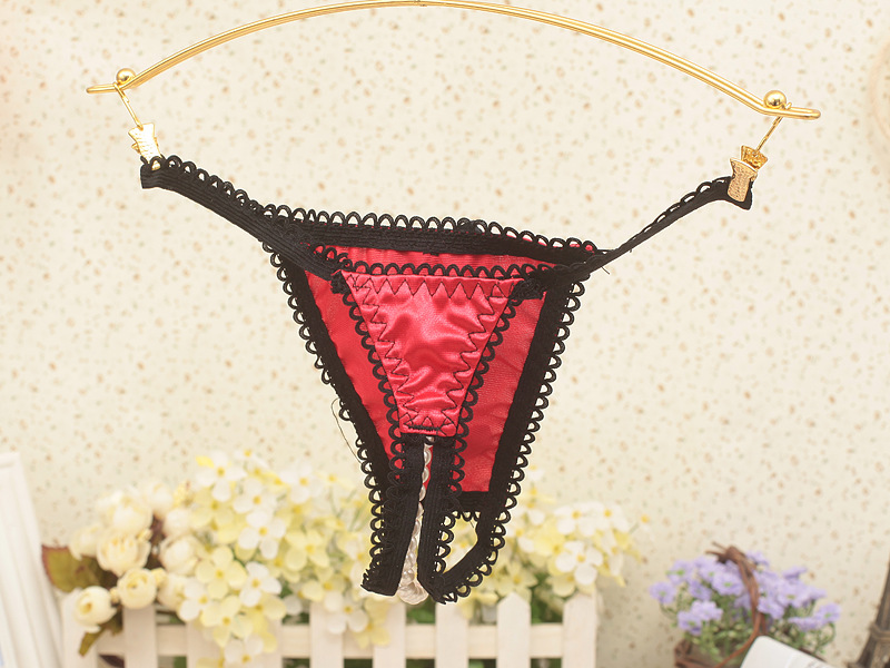 Трусики женские с 3 бантами и бусами красные